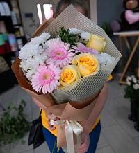 Букет цветов из:  Герберы, Розы и Хризантемы в Красный Яр Волгоградской области
